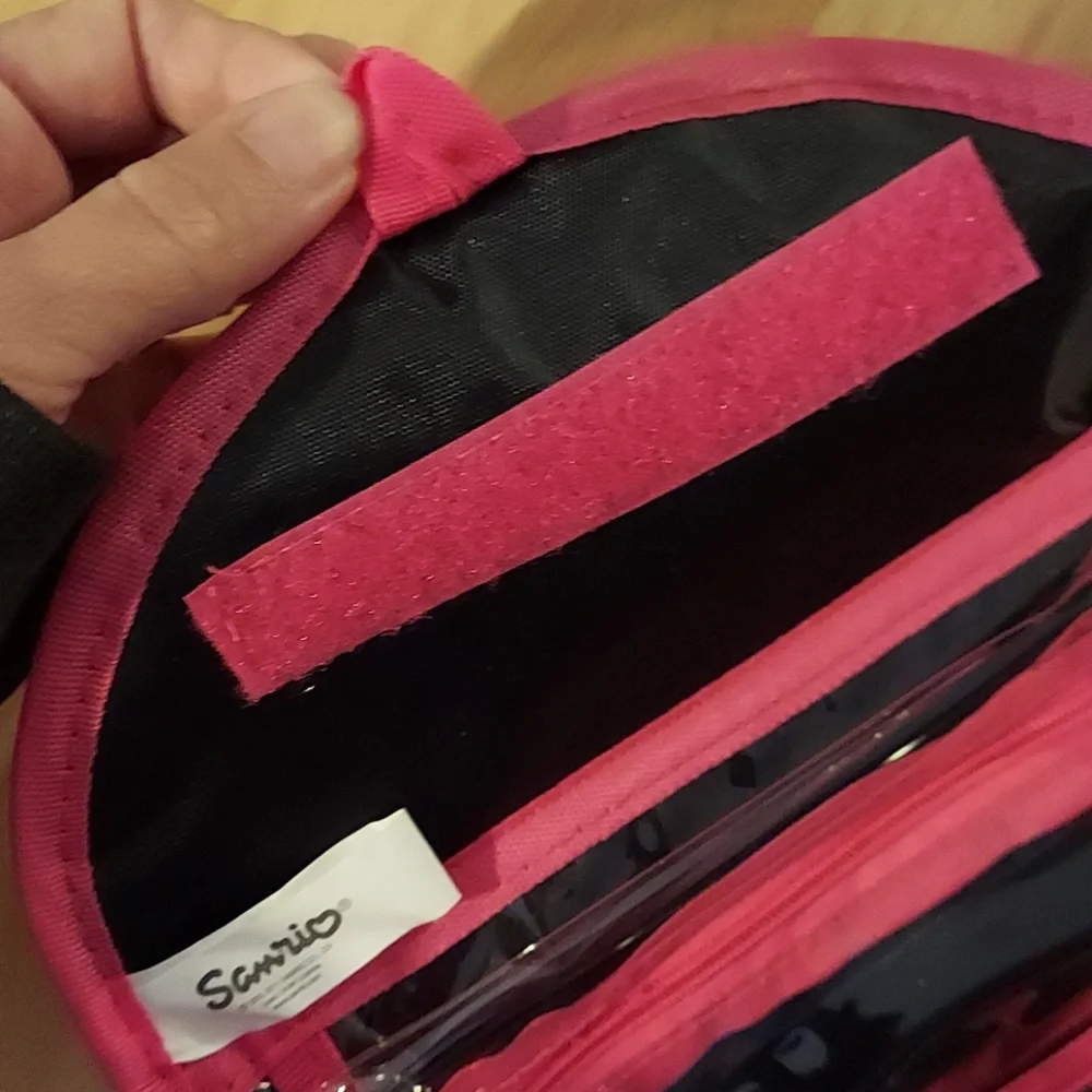 Hello‎ Kitty roll up storage kit